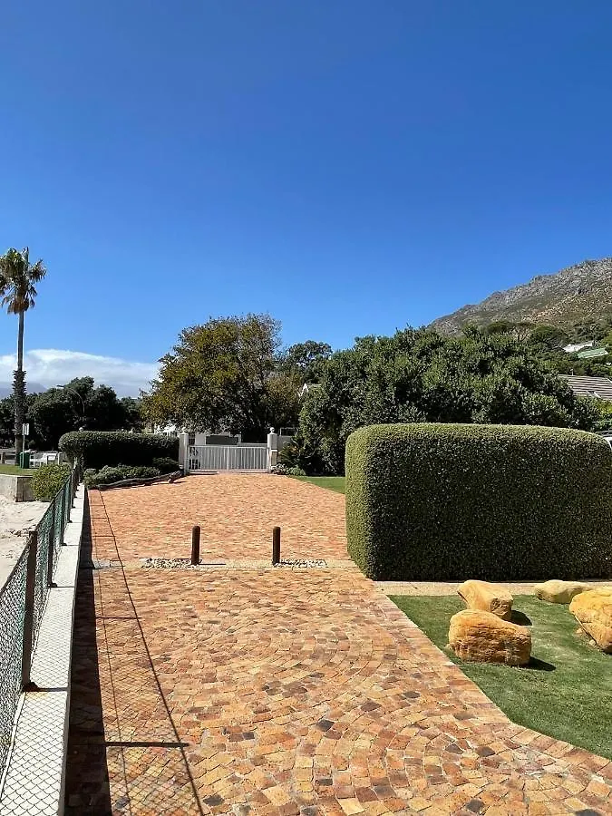 By Die See Gordons Bay 0*,